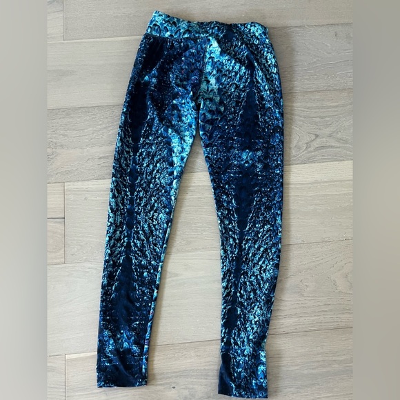 Blue wave patterned Energie Leggings - Picture 4 of 4